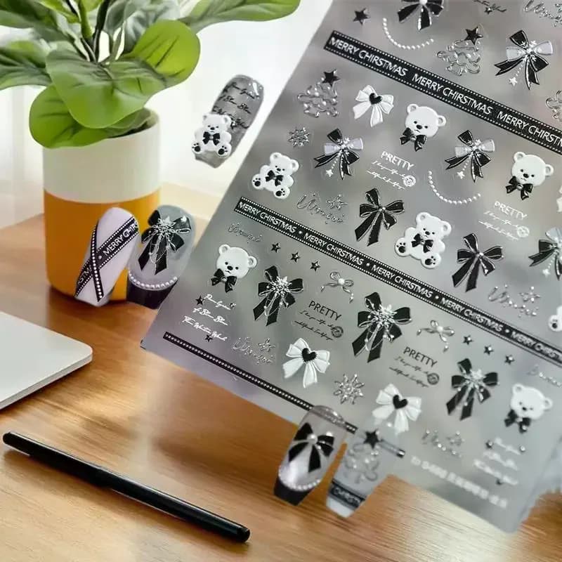Adesivo per unghie in rilievo natalizio di Capodanno: design con sfera di cristallo con fiocco di fiocco di neve, autoadesivo e perfetto per la manicure