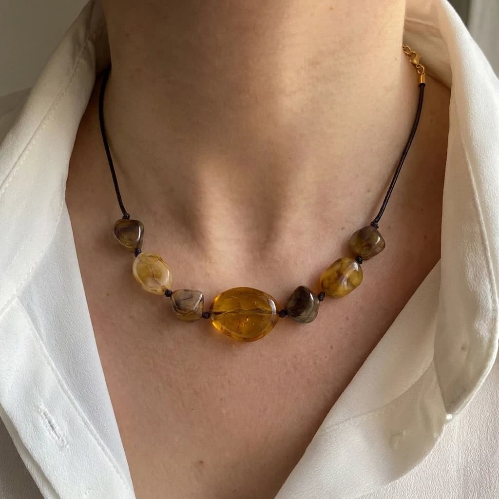 Retro Brown Acrylic Necklace Irregular Bohemian Style Women's Short Rope Chain Clavicle Chain Jewelry Gift for Girlfriend