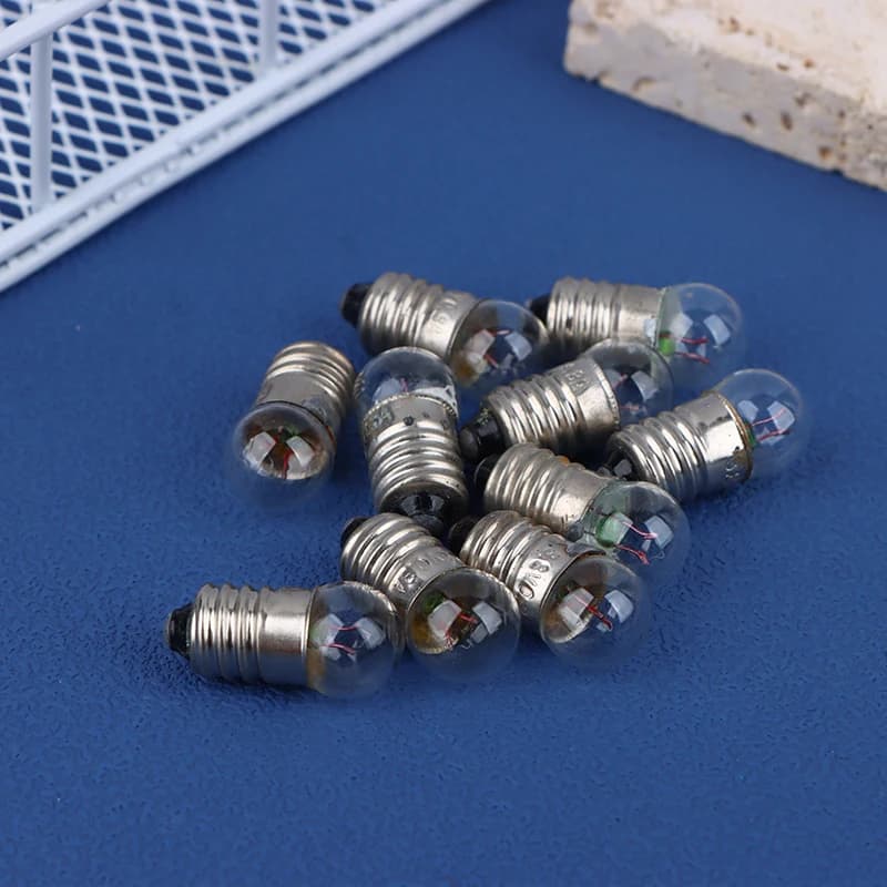 10 pz Miniatura Rotonda 1.5 V 2.5 V 3.8 V Piccolo Cannone Luce Per Esperimento Studente Piccole Lampadine Torcia Lampadina Perline