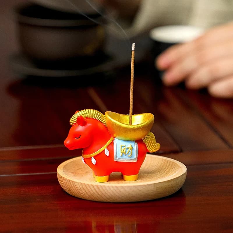 Bruciatore di Incenso in Resina a Forma di Pony Zodiacale, Design Ornamentale Creativo, Porta Bastoncini d'Incenso a Forma di Cavallo, Anno del Cavallo 2026