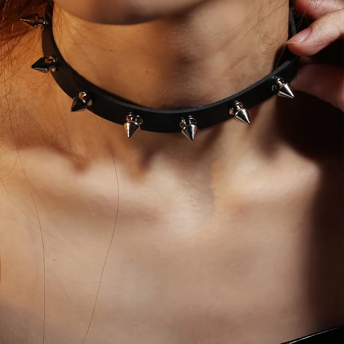 Collana girocollo con rivetti punk gotici - Colletto sexy in ecopelle per donne e uomini, perfetto per Halloween, accessorio di moda versatile