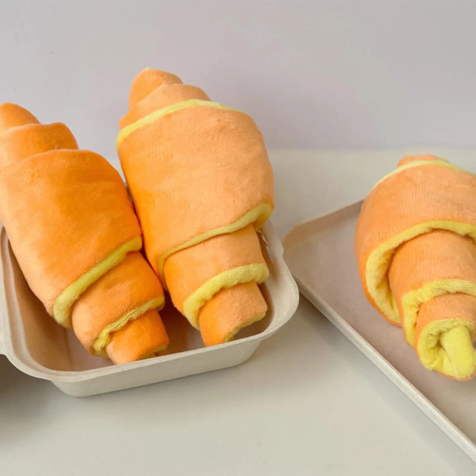 Giocattoli interattivi per cani: Peluche per cuccioli, massaggiagengive, simpatico giocattolo cigolante per la conservazione del cibo, a forma di croissant, per cani – I preferiti dei tuoi amici a quattro zampe