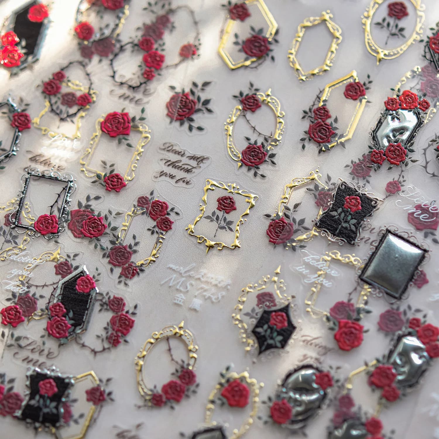 Adesivi per Unghie 5D Autoadesivi con Rosa Rossa Gotica, Cornice Fotografica Traforata, Totem Personale, Decorazioni Romantiche con Strass per Manicure