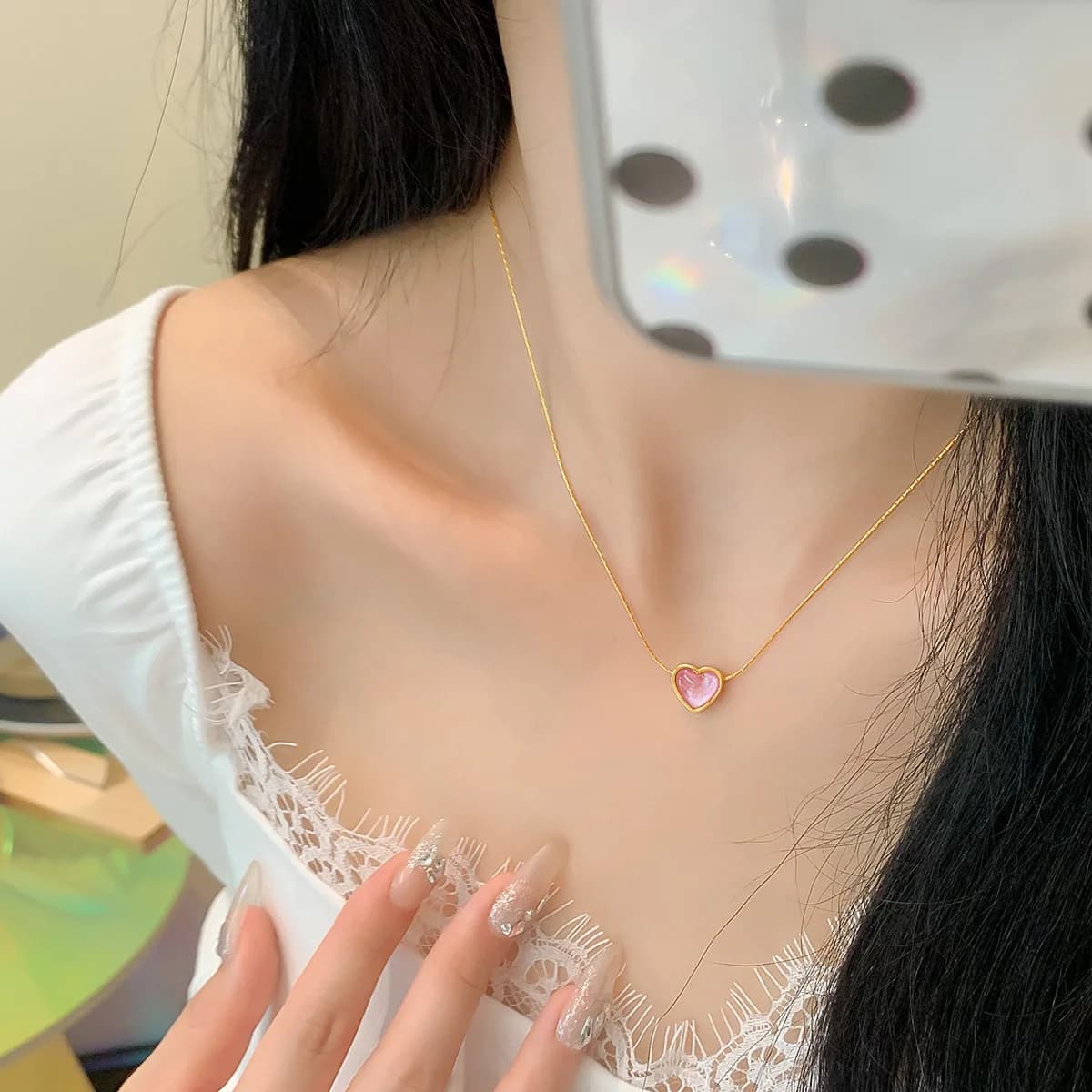 1 collana in acciaio al titanio Beimu con cuore di pesca in stile giapponese e coreano, collana da donna leggera e lussuosa, versatile, in stile fata, con conchiglia naturale, catena per clavicola, collana con zirconi argentati, catena per clavicola minimalista, gioielli eleganti da donna, collane alla moda per feste.
