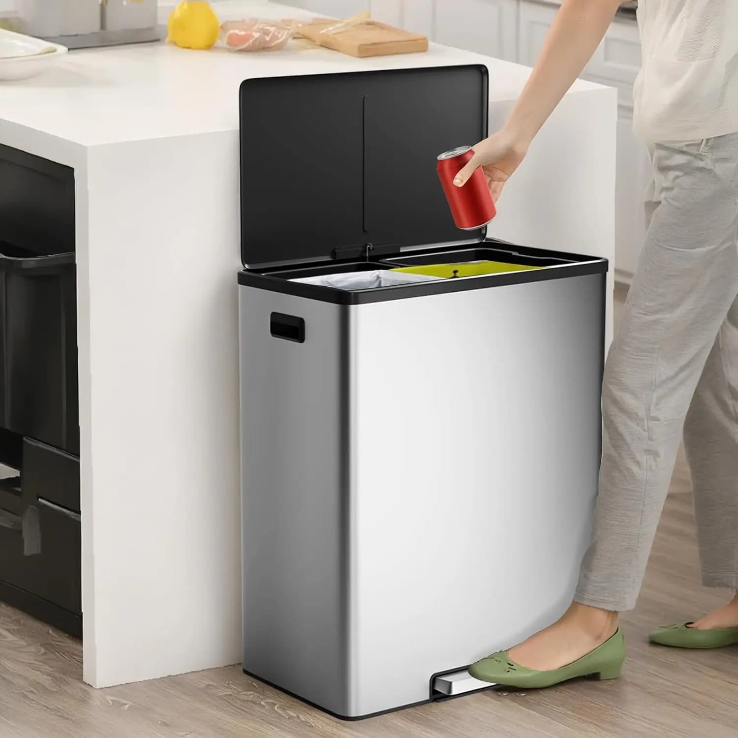 Bidone della Spazzatura da Cucina da 16 Galloni, Contenitore Doppio per Riciclaggio 30L+30L con Ampio Pedale, Coperchio a Chiusura Morbida, in Acciaio Inossidabile