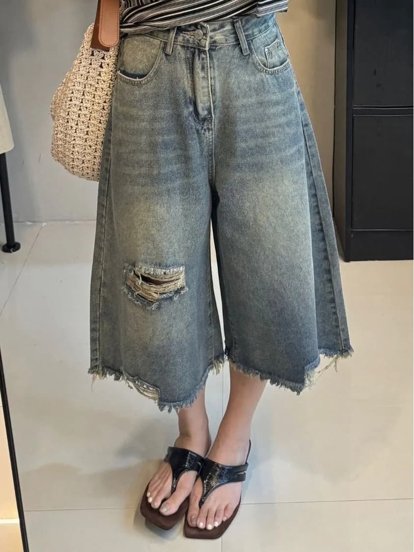 High Waist Loose Wide Leg Straight Cut Denim Shorts for Women Summer New Style Retro Hole Casual Commute Style Jeans