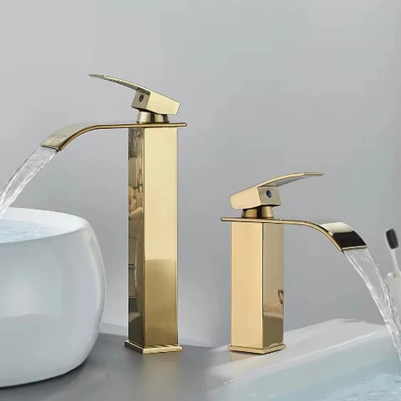 Rubinetti per lavabo dorati spazzolati Elegante rubinetto per lavabo a cascata Rubinetti miscelatori per montaggio su piano con foro monocomando
