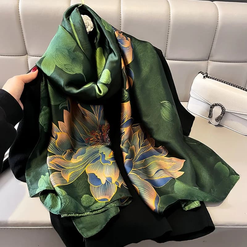 Sciarpa di seta con stampa moda donna Marchio di lusso Sciarpe calde 180X90CM Scialle popolare con finitura in raso Lrage The Four Seasons Design Hijab