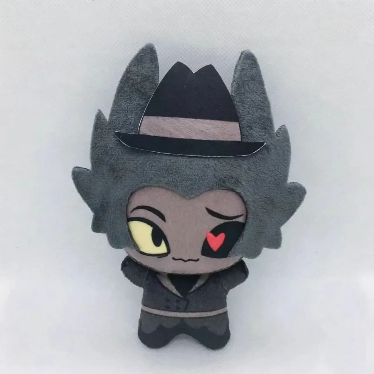 No attributes Anime Travis Alastor VOX Cosplay Anime 10cm Key chain pendant backpack Accessories ornament Halloween Gift