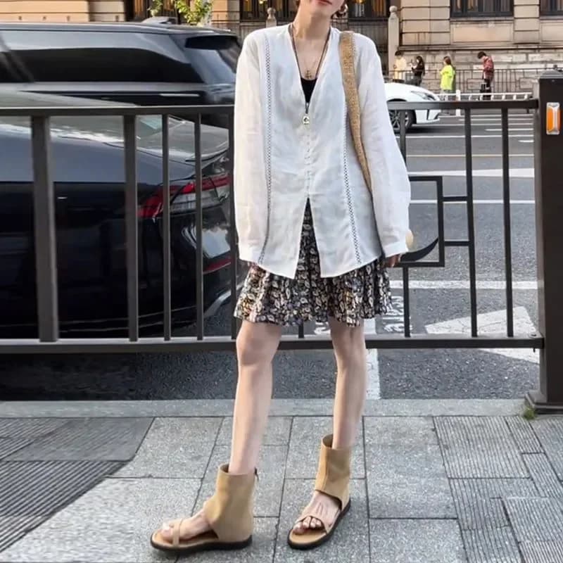 Camicia bianca ampia aperta sul davanti da donna, camicetta oversize casual a maniche lunghe