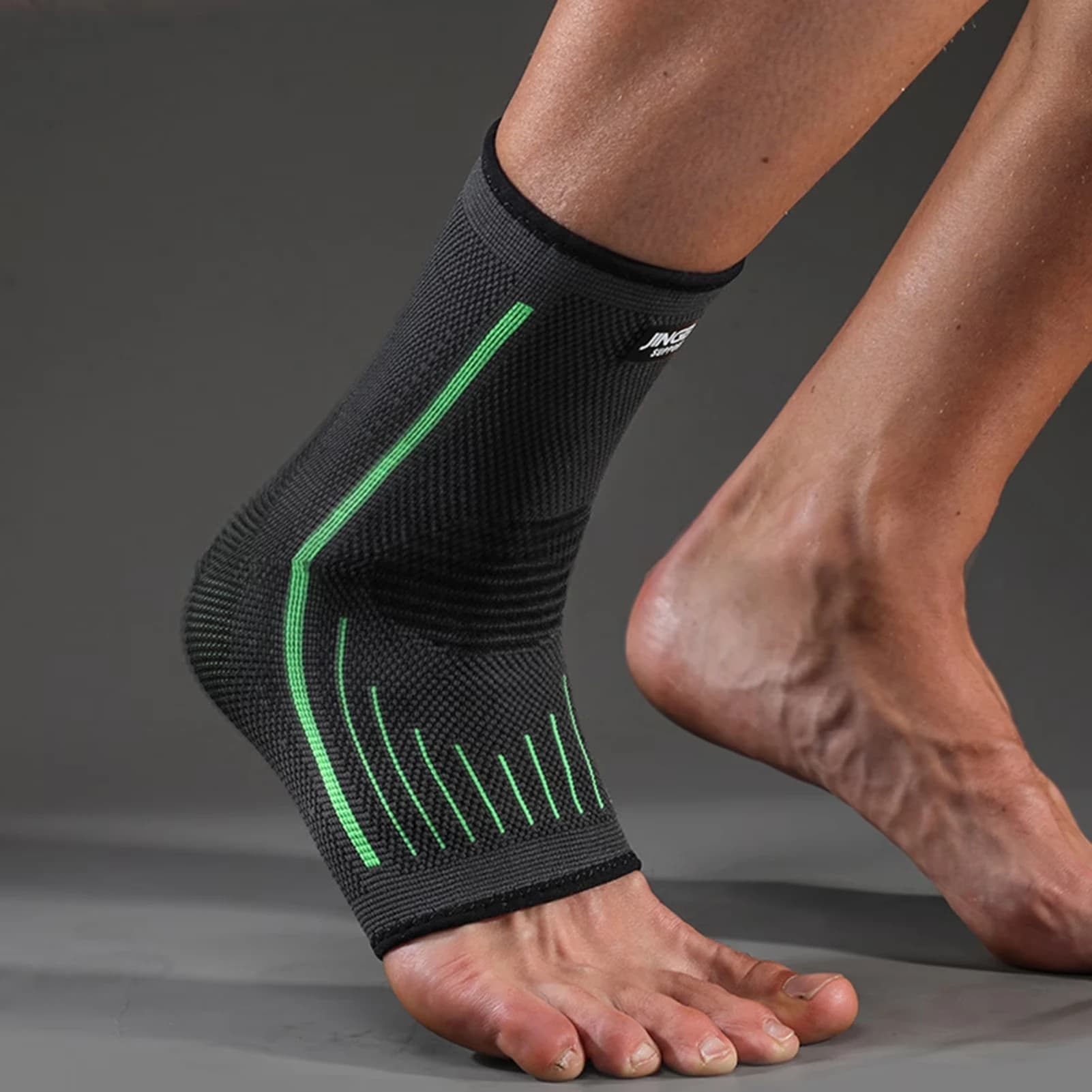 Tutore di supporto per caviglia regolabile Equipaggiamento protettivo a compressione elastica per boxe Basket Corsa Escursionismo Ciclismo Fitness Calcio