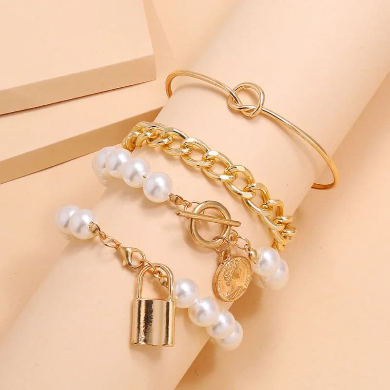 Europe and america cross borderinsHong Kong-style chain lock bracelet for women, Korean version, unique hollow-out design, simpl