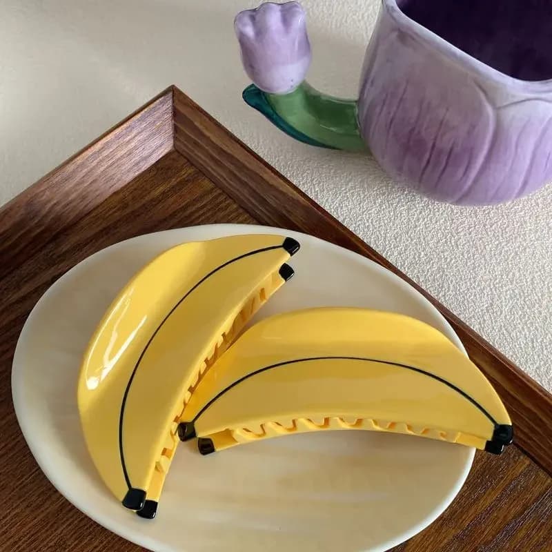 1 big fruit clip in korean style, hair with disk on the back of the head, banana hair clip, simple hair clip with shark clip, hair accessory