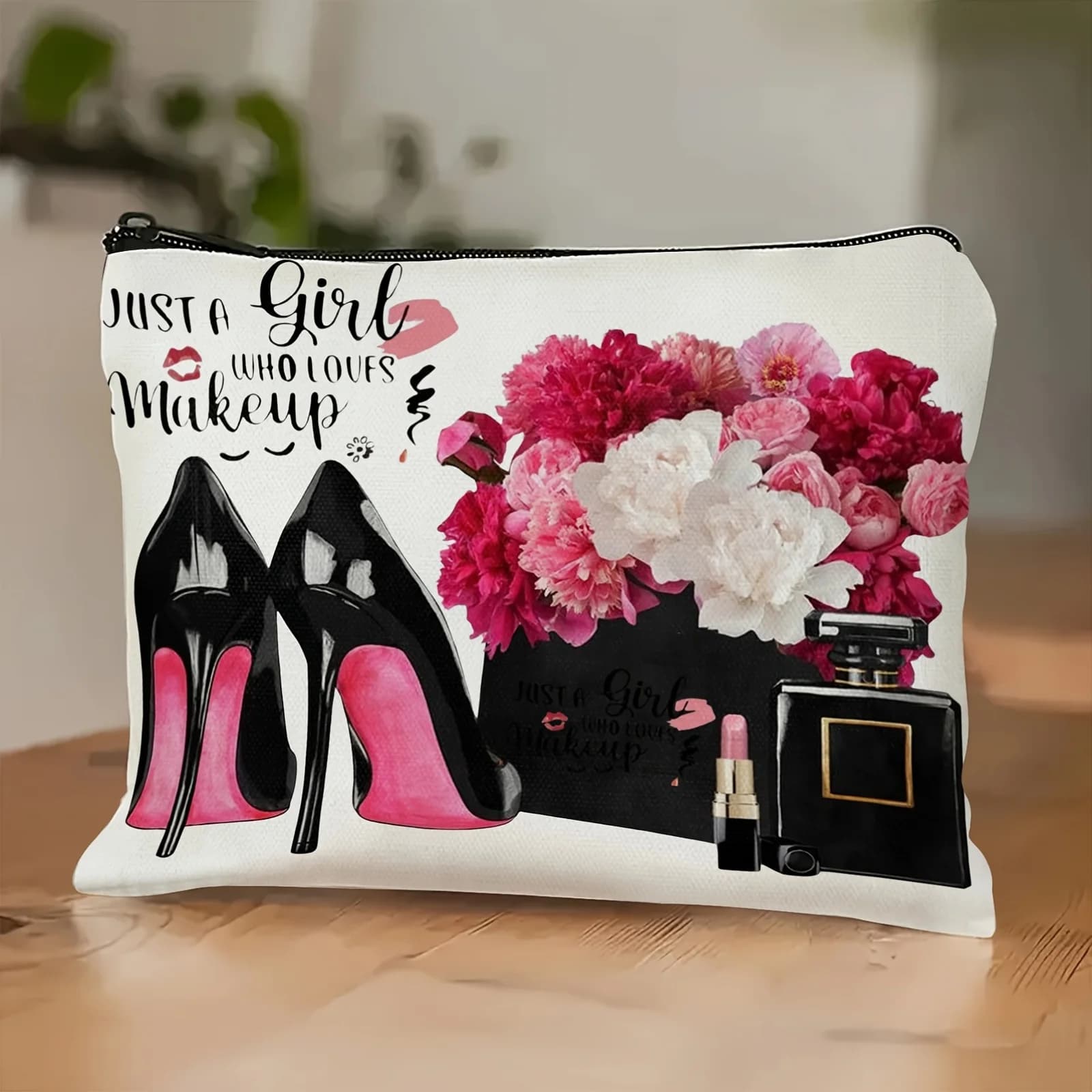 Una borsa per il trucco con rossetto profumato per scarpe nere con tacco alto - simpatica custodia multifunzionale con cerniera da donna