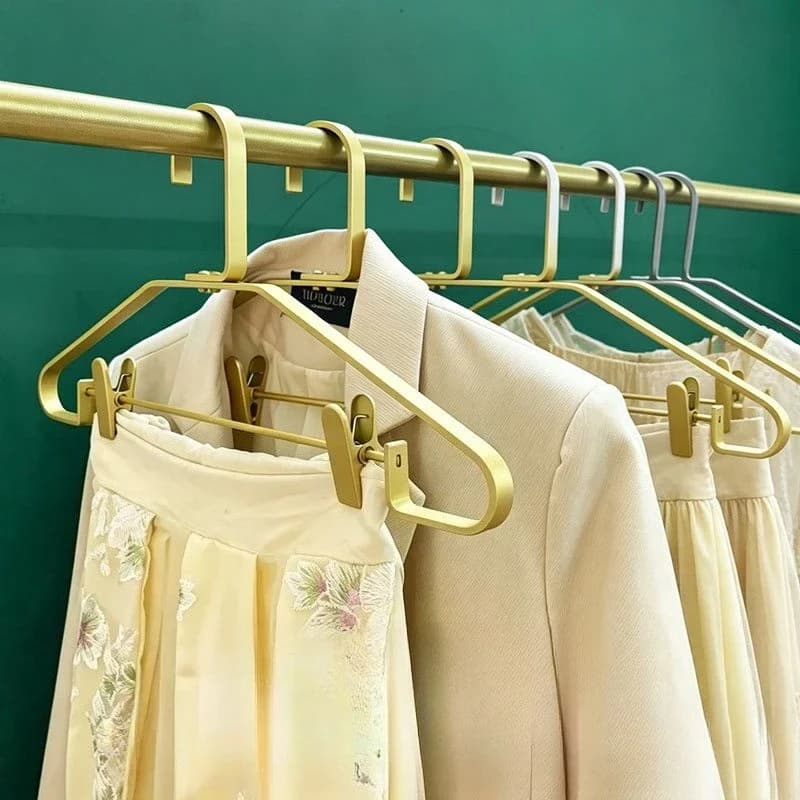 1/2PCS Thickened Solid Metal Hangers,Non-slip Seamless Suit Clothes Organizer with Clips for Closet,Golden Luxury Garment Hanger
