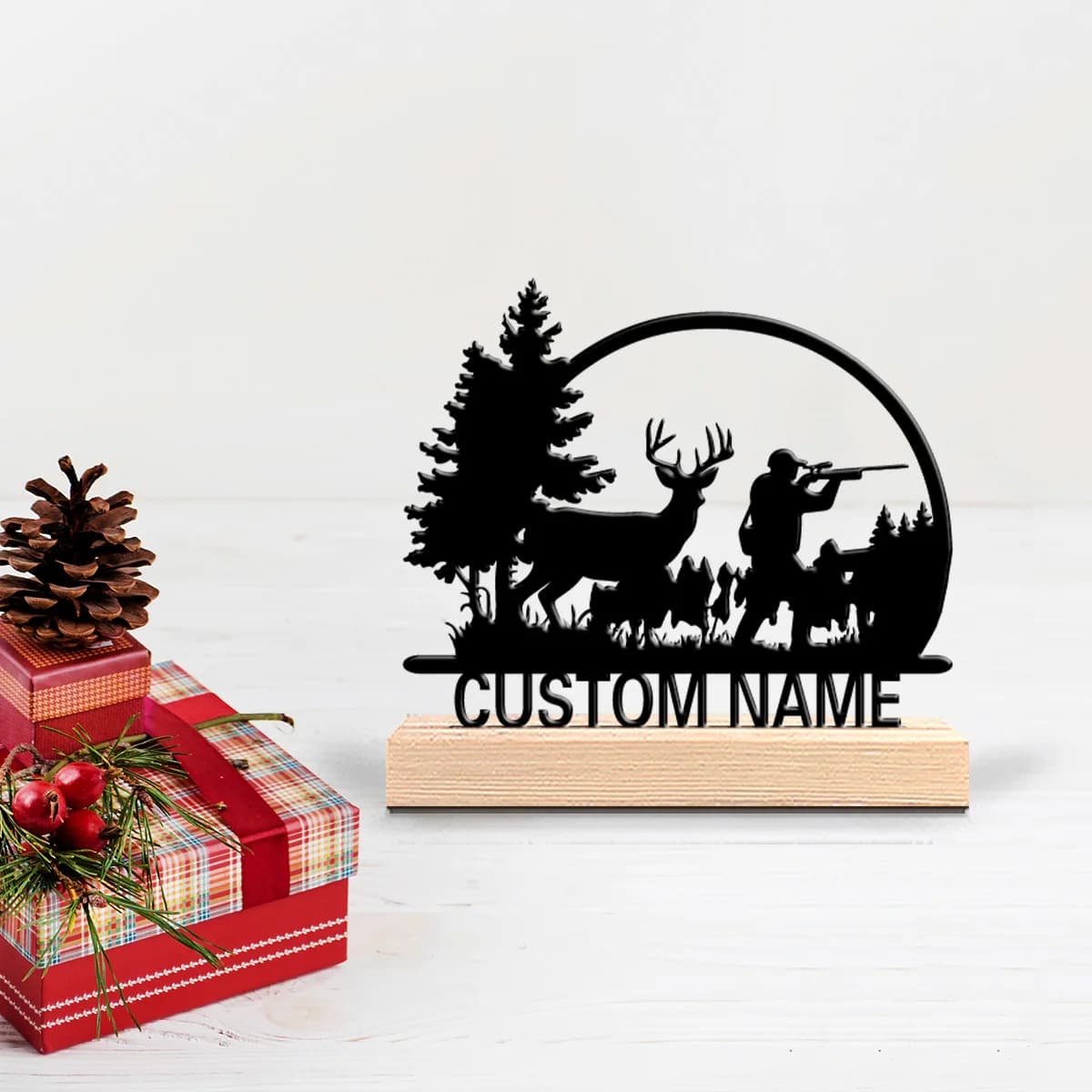 Statua in Metallo Personalizzata di Cacciatore e Cervo con Base in Legno, Decorazione da Tavolo a Tema Caccia per Interni ed Esterni