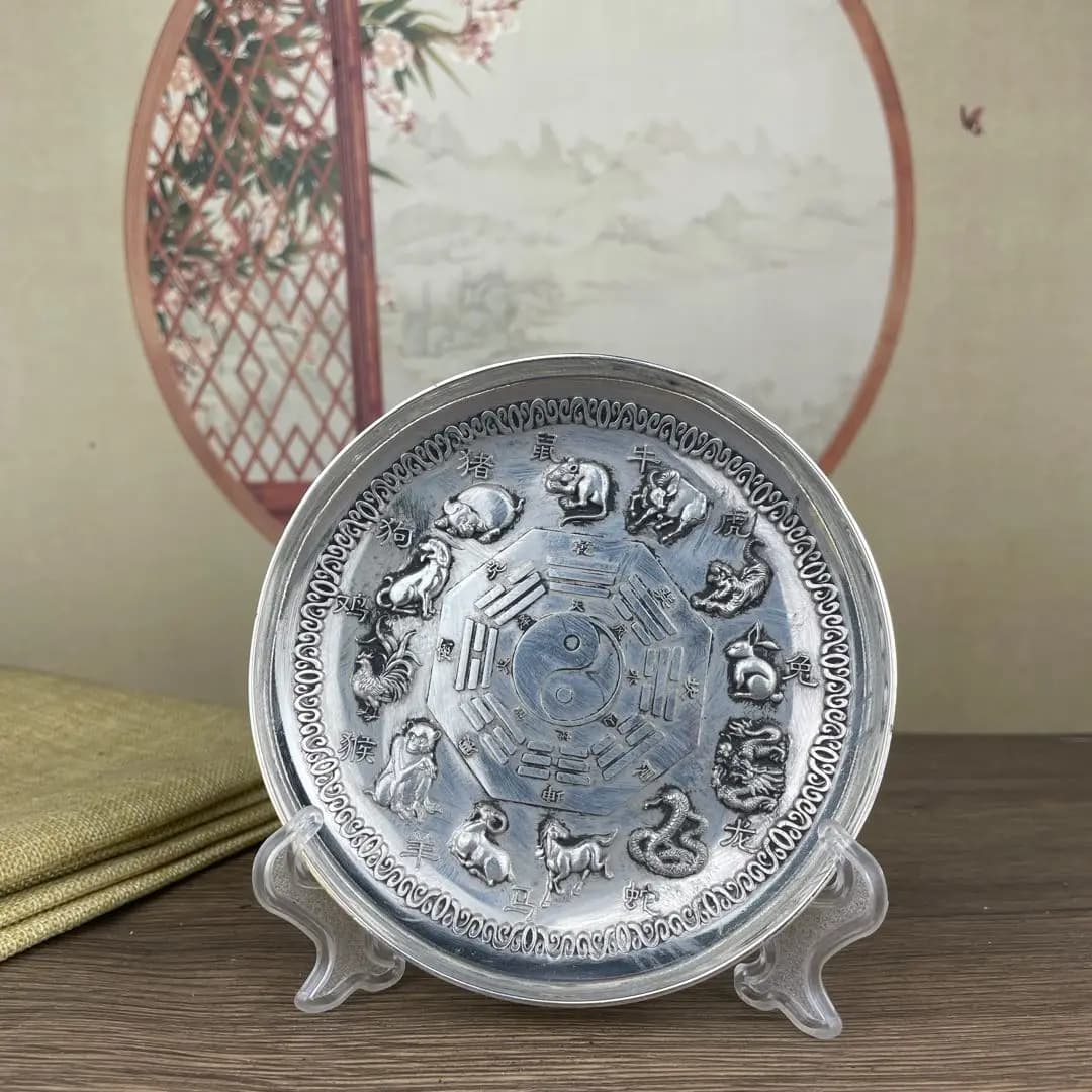 Metal statue Fengshui zodiac plate in golden silver with a diameter of 12 cm and a weight of about 126 grams
