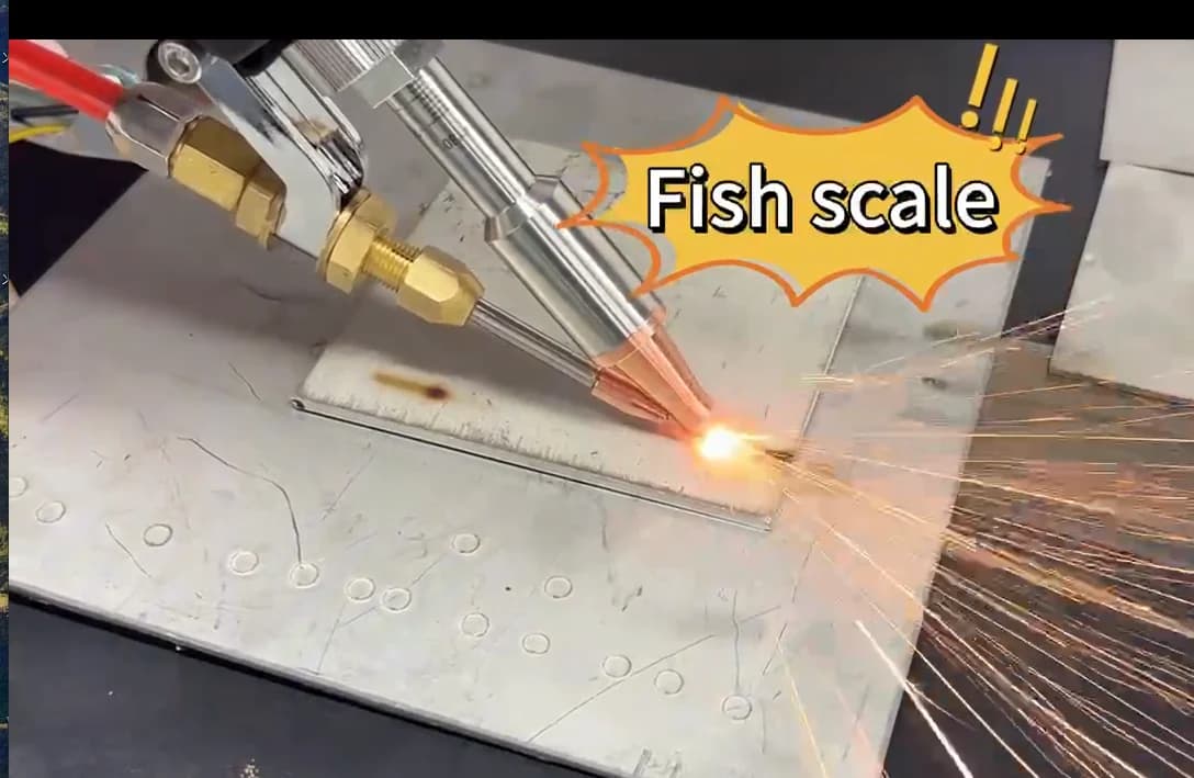 Saldatrice laser portatile quattro in uno con raffreddamento ad aria per la produzione di guardrail e porte di sicurezza