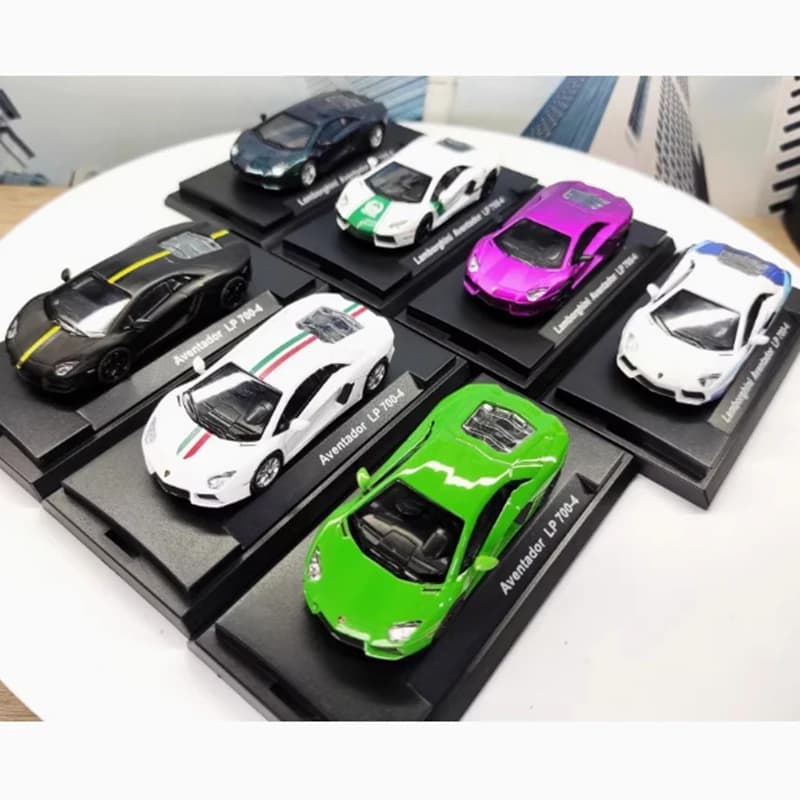 Diecast in scala 1:64 Aventaor LP700-4 Supercar con scatola di visualizzazione Modello di auto in lega Collezione di giocattoli Souvenir Visualizzazione statica Ragazzo regalo