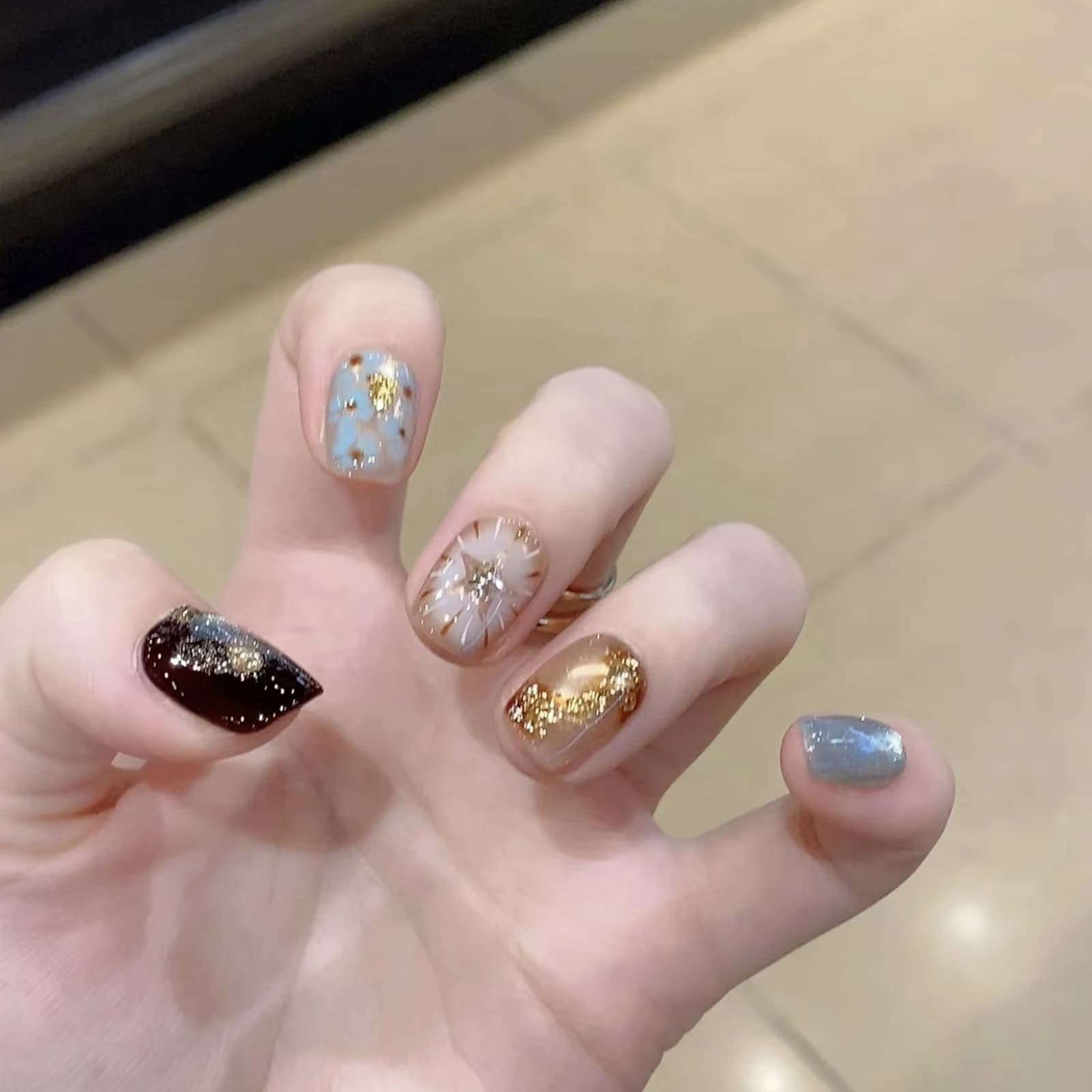 10 pezzi di unghie finte corte quadrate bianche con stelle, unghie finte dipinte a mano con fiori neri per feste, matrimoni e uso quotidiano