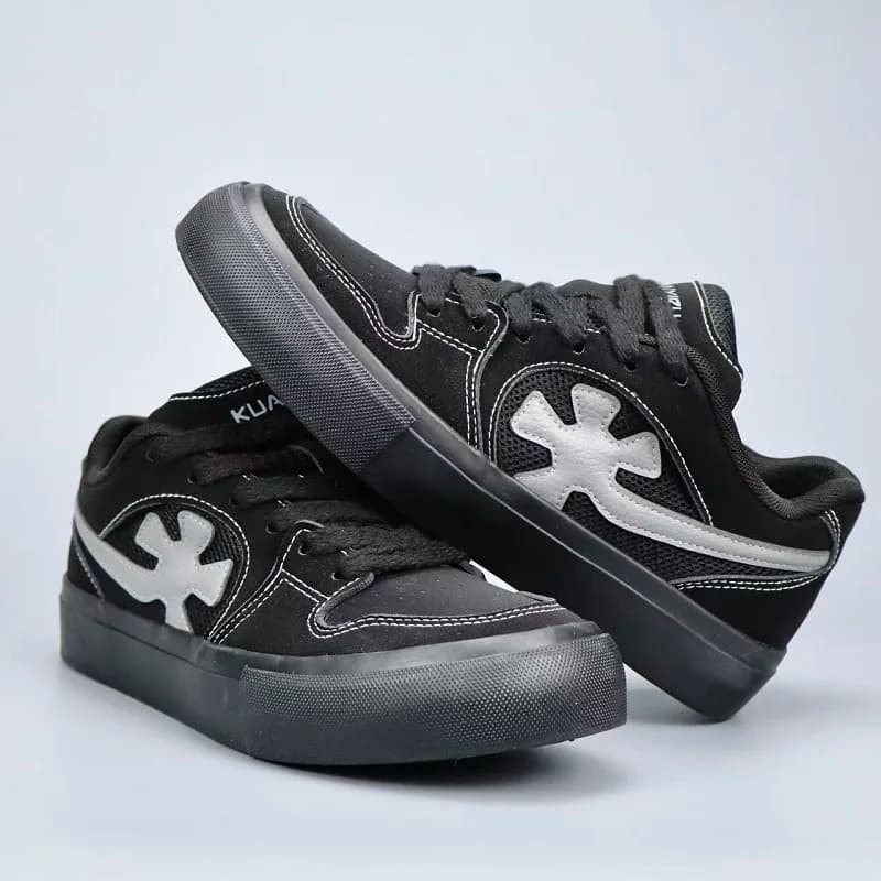 Men Niche Design Low Top Skate Shoes Breathable Canvas Casual Street Fashion Unique Sneakers
