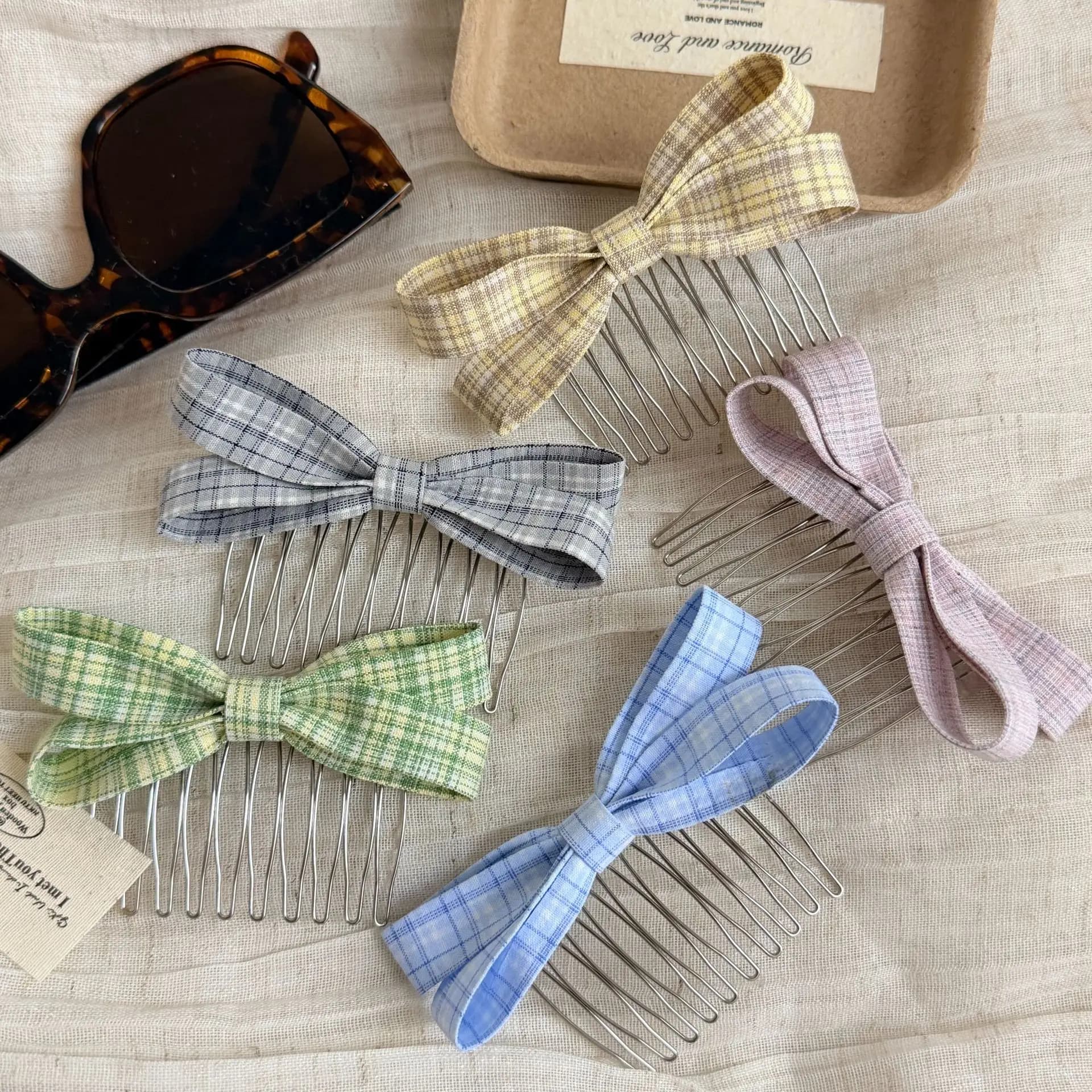 Fermaglio per capelli semplice con fiocco per donna, pettine per capelli con fiocco a quadretti classico, elegante accessorio per capelli da ragazza per l'uso quotidiano.