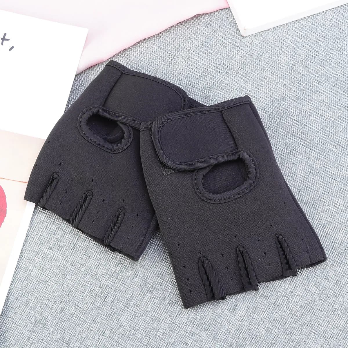 Professional Anti-slip Gloves in Mezze Dita Size L Neri Breathable Protectives for Cycling, Bodybuilding, Fitness, Lifting Weights and Gym