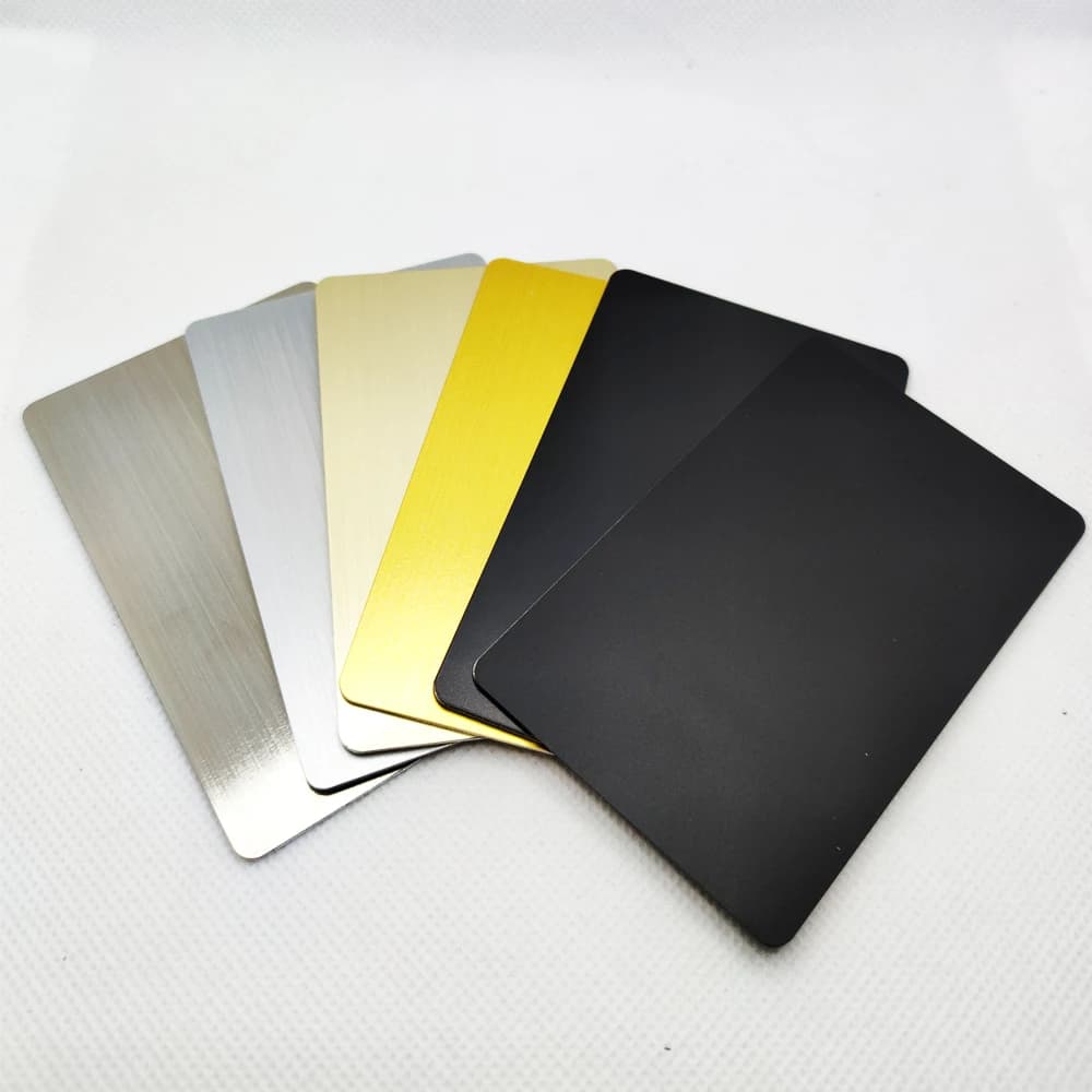 15 pezzi 13,56 MHZ 215 chip vuoto in metallo e PVC ibrido NFC identificazione sociale/controllo accessi/bigliamento da visita