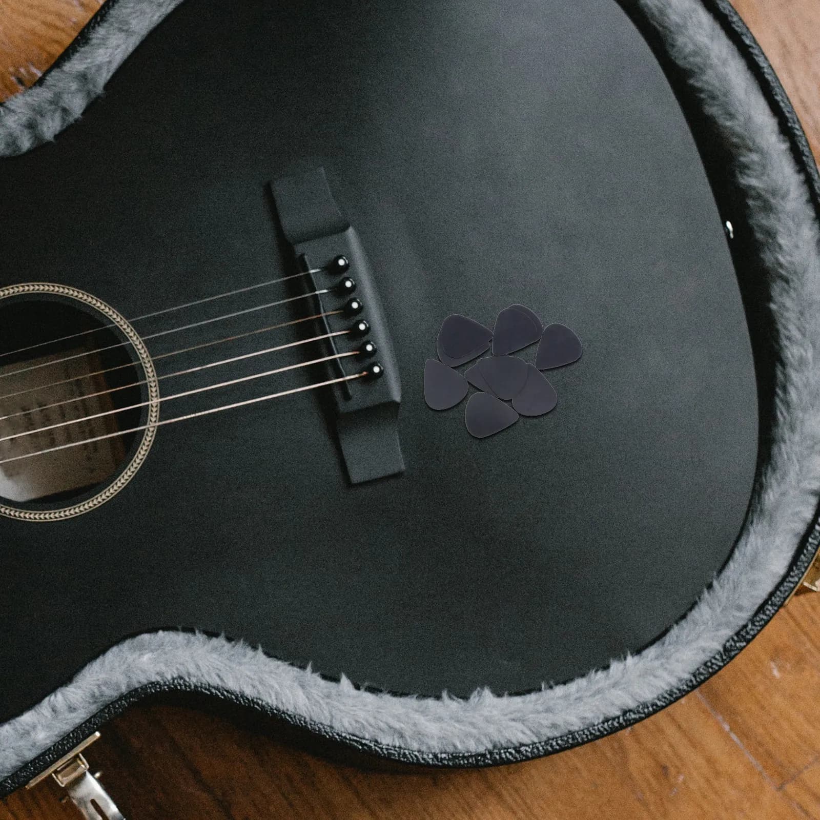 10 Pezzi Plettri Neri Sottili per Chitarra 0,5mm in Celluloide, Leggeri e Comodi da Impugnare, Suono Nitido e Brillante per Studio