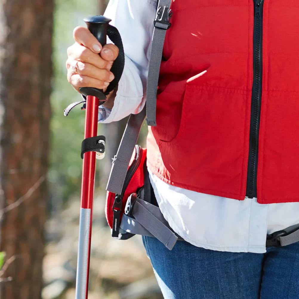 4 Set di Clip Universali per Bastoncini da Trekking con Chiusura a Scatto per Escursionismo, Campeggio e Arrampicata