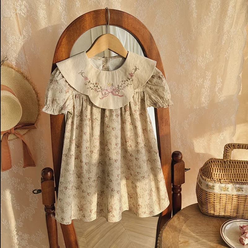 Vestito Floreale con Colletto a Bambola per Bambine, Estate 2026, Ricamo Floreale, Manica Corta, Gonna per Bambini