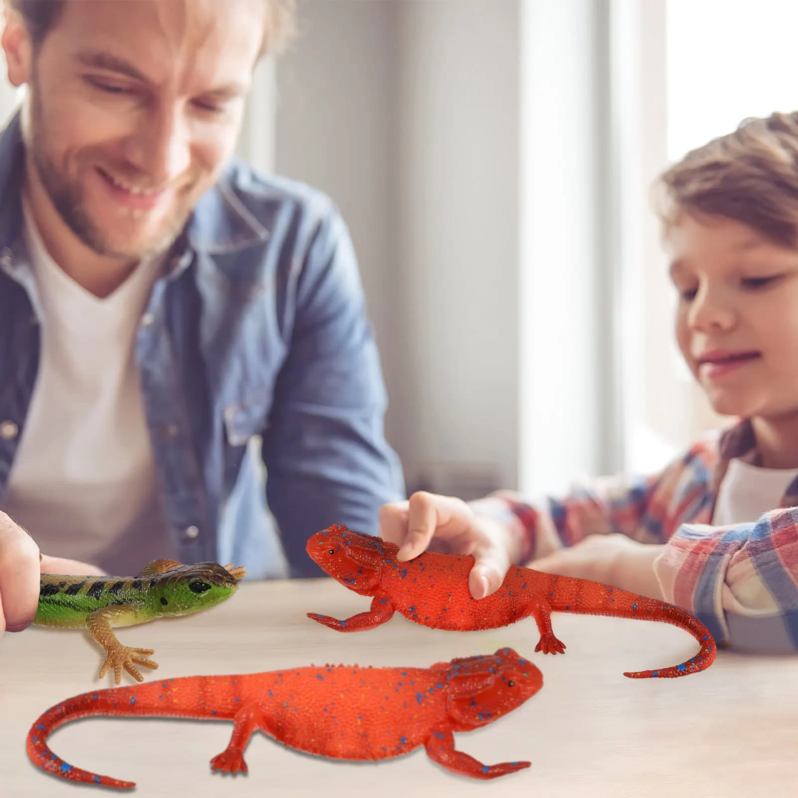 2 Pezzi di Figure Realistiche di Lucertole, Decorazioni da Scrivania di Rettili Simulati, Accessori Spaventosi per Scherzi, per Collezionisti ed Educazione