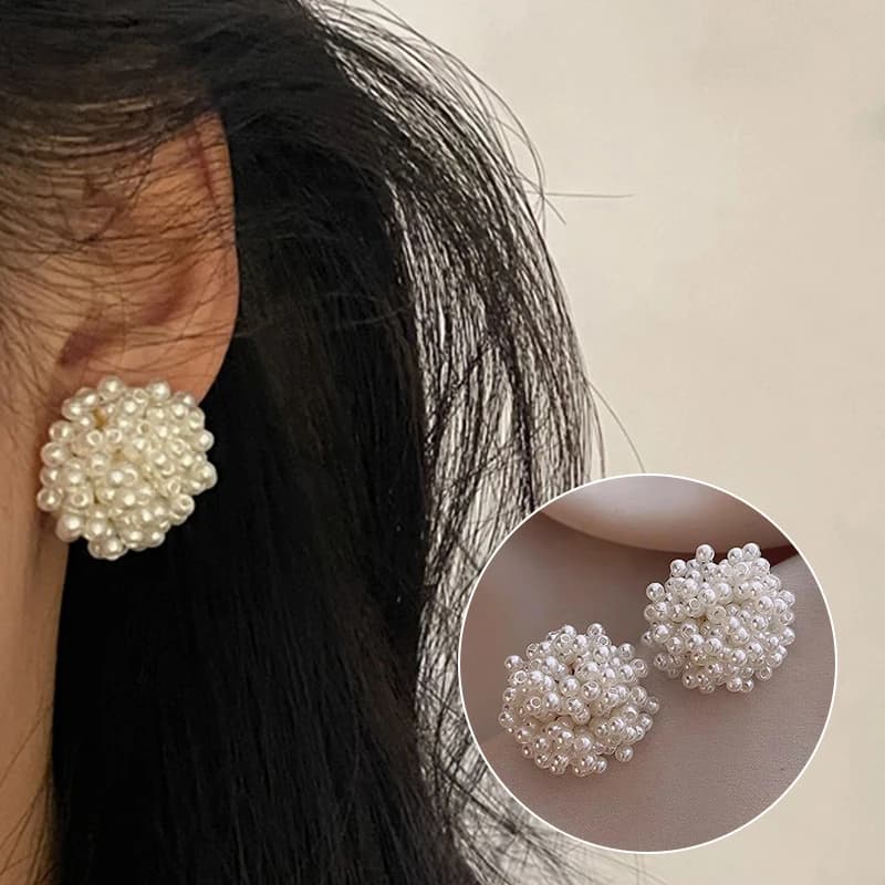 Orecchini a perno con fiore di perla bianca delicata, clip per orecchie di alta gamma per donna, gioielli eleganti per matrimoni e feste, accessori regalo