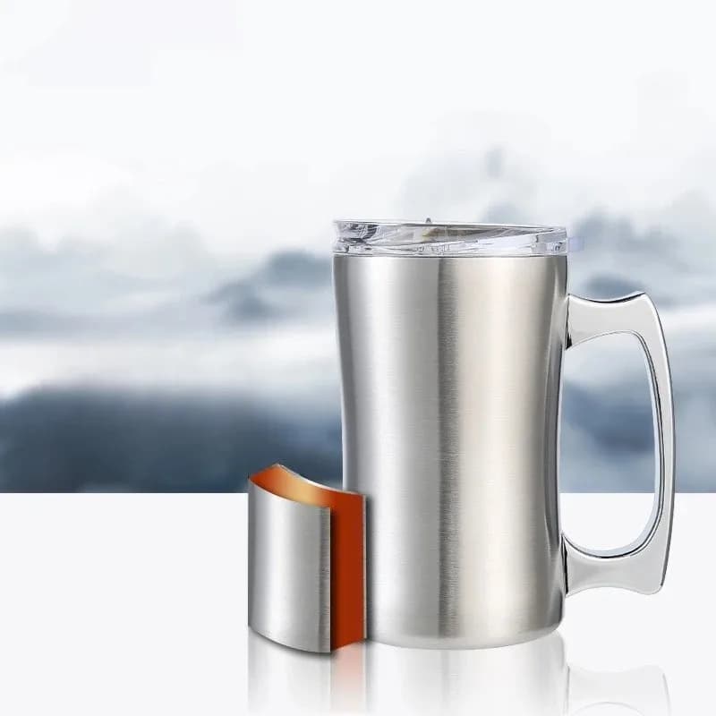 Tazza termica in acciaio inox con coperchio, boccale da birra a doppia parete, bicchiere con manico, tazza da birra isolata