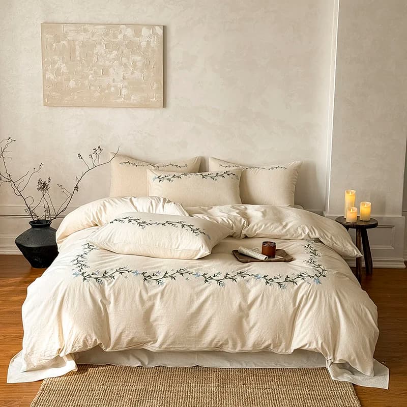 Luxury Bed Linen Set in Mixed Cotton and Linen with Floral Embroidery, Breathable for All Seasons, Cover, Bed linen and Storage 4 Pieces