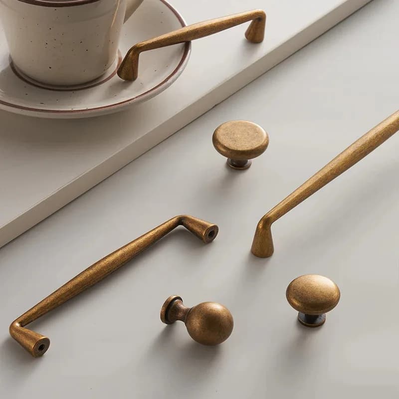 Maniglia per porta dell'armadio in bronzo antico Maniglia per armadio da cucina in lega di zinco solida Maniglia per mobili con pomello per cassetto a foro singolo vintage