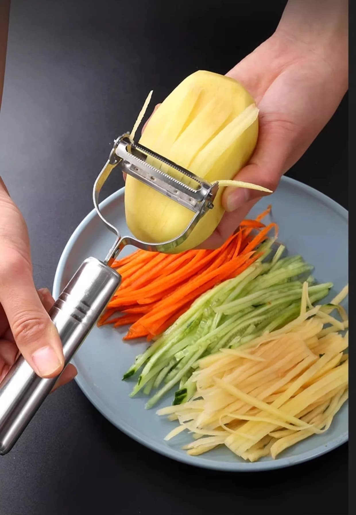 Grattugia e Pelapatate 3-in-1 in Acciaio Inossidabile, Utensile da Cucina Multifunzione a Doppia Testa per Frutta, Verdura e Melone