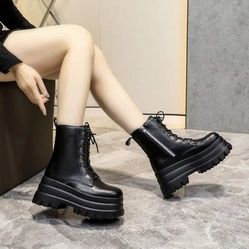 Black Universal Heightening Boots Short Tube Thick Bottom British Style New Model Short Boots Boots