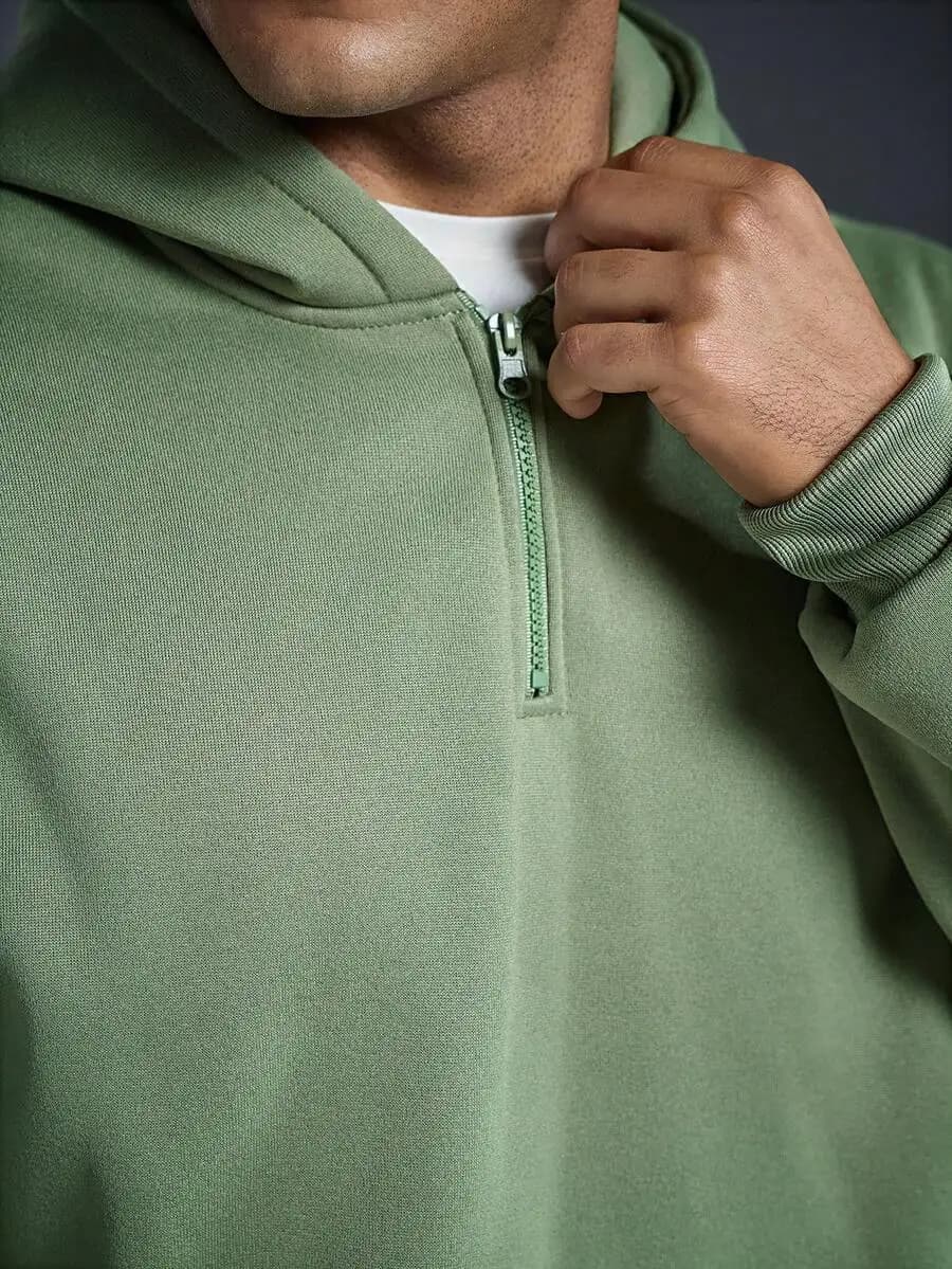 Set da due pezzi con felpa con cappuccio e mezza zip verde oliva da uomo e pantaloni jogger per abbigliamento sportivo casual autunno-inverno
