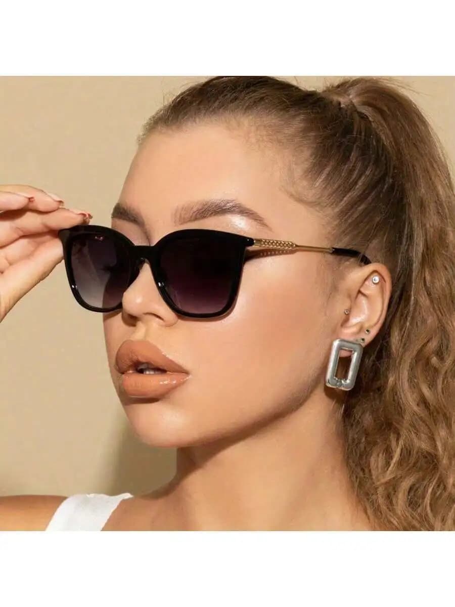 Womens Retro Square Fashion Sunglasses With Gradient Lenses Metal Hinges Casual All Season
