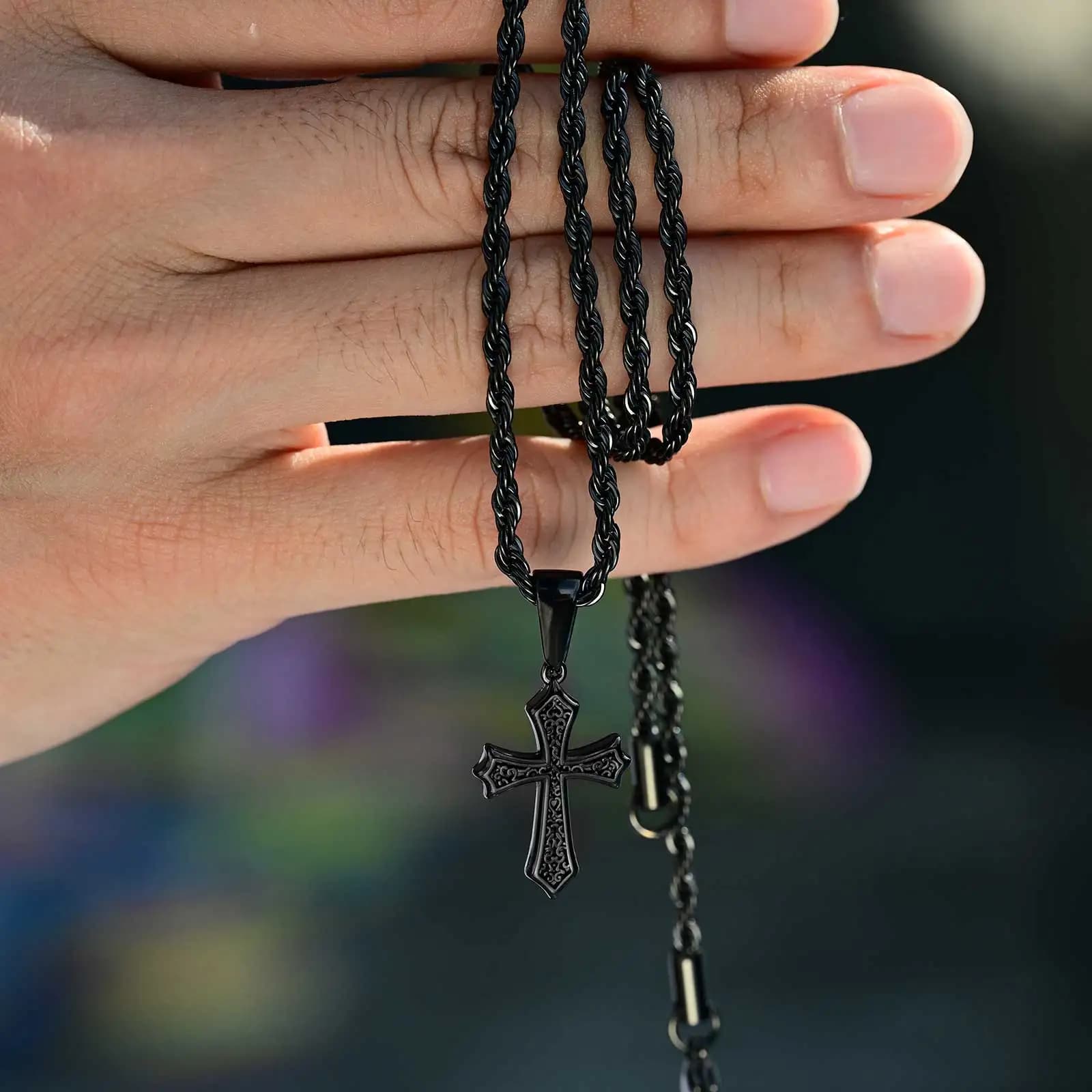 Vnox Collana con croce da uomo in acciaio inossidabile Oro Nero Argento Ciondolo alla moda con catena a torsione Accessori da uomo sul collo