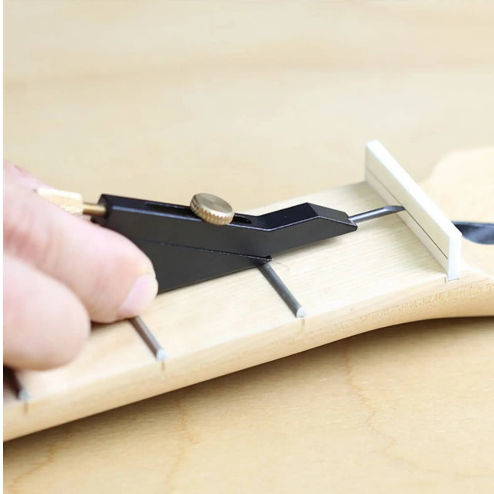 Strumento per la marcatura delle fessure del capotasto della chitarra, calibro regolabile per luthieri, accessorio per strumenti musicali, resistente alla ruggine, per luthieri
