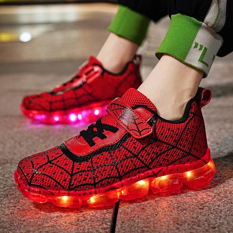 Scarpe da ginnastica luminose incandescenti per bambini scarpe leggere per pattini a rotelle per ragazze nuova moda bambini ragazze ricarica USB scarpe a LED ragazzi traspiranti