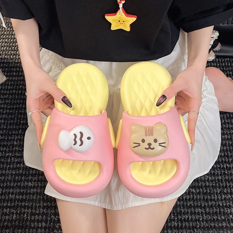Summer slippers with Woman's Plateau, Animal Design Cat Cardboard, Luxury Shoes Signed, Beach slippers, with Soft Sole