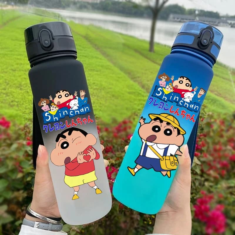 650ml Crayon Shin-chan Anime tazza d'acqua periferica plastica glassata bevanda calda bollitore cartone animato regalo per bambini bottiglia d'acqua