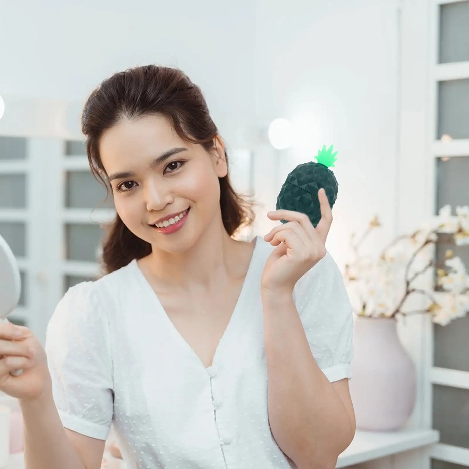 Rullo per il viso in silicone a forma di ananas, strumento di massaggio rinfrescante per alleviare il gonfiore mattutino e restringere i pori