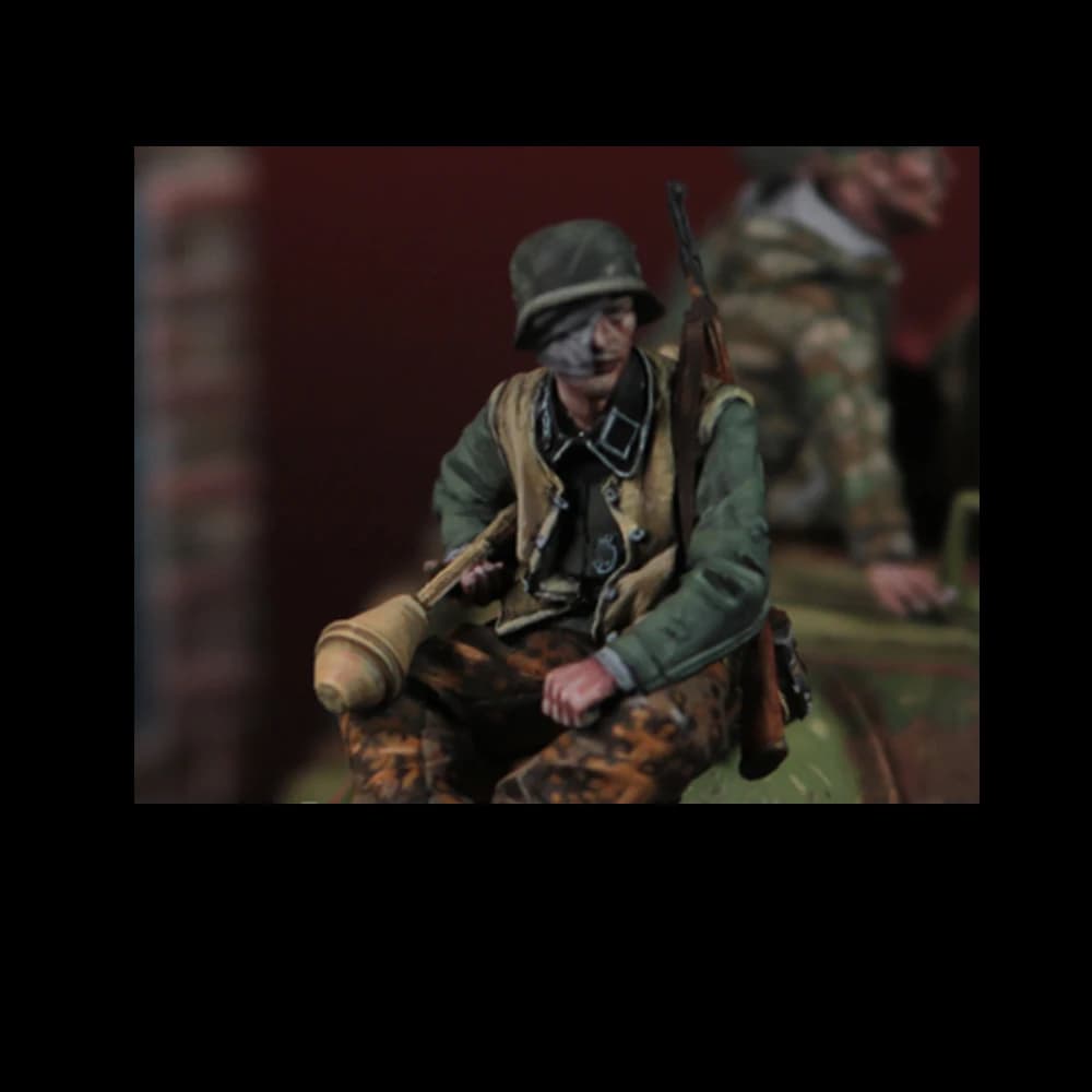1/35 Grenadier soldier, Resin Model figure soldier, Military themes, Unassembled and unpainted kit
