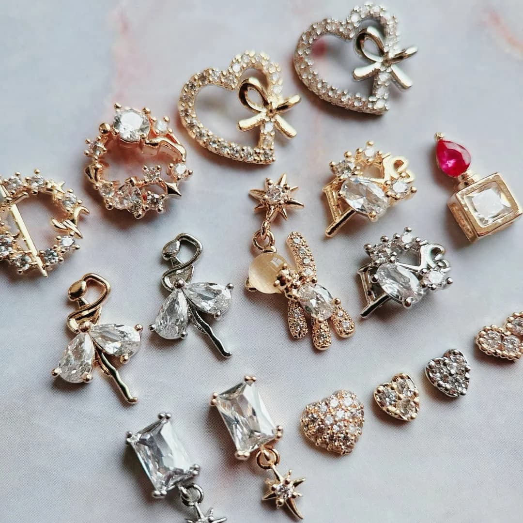 10 Pezzi Decorazioni per Unghie a Forma di Orsetto con Cuore, in Lega con Zirconi e Cristalli, Accessori per Manicure