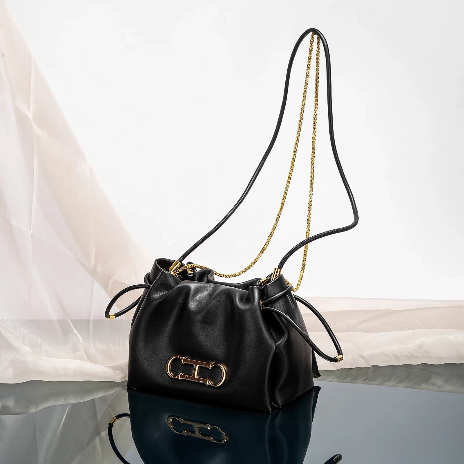 Borsa a tracolla classica alla moda 2025 Nuova borsa a tracolla singola con design a coulisse in tinta unita per pendolari