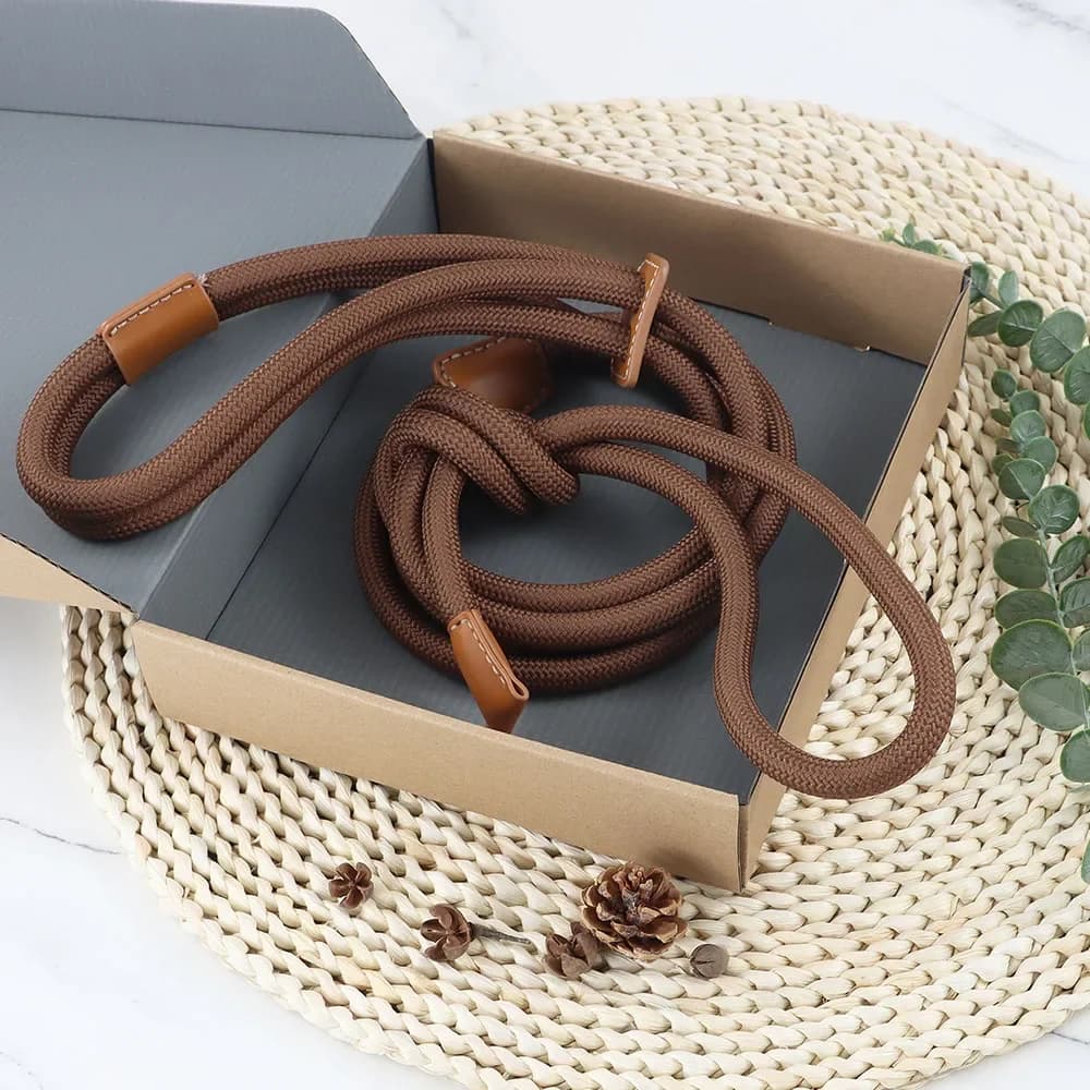 Nuovo arrivo multifunzionale corda antiscivolo per cani set di imbracature per cani di design in pelle di lusso collare con guinzaglio step-in arrampicata forte piombo per cani